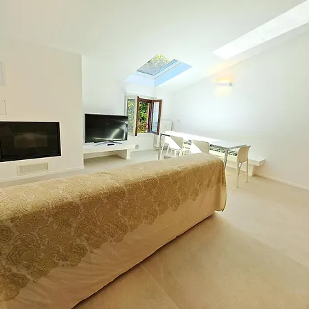 Immobillario - Regina Del * Domaso